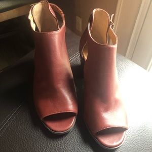 Lucky Brand peep toe shoe, genuine leather size 9